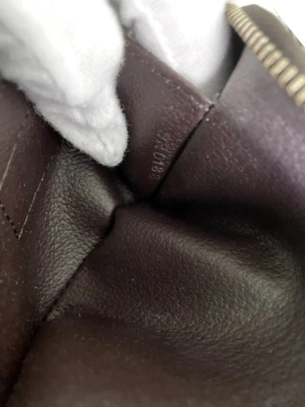 LV Cosmetic pouch - Amarante - Good condition